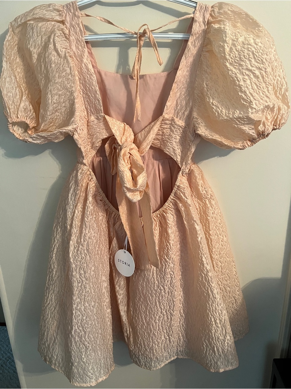 STORIA Textured babydoll Puff Sleeve Mini Dress conch Pink Sz Medium - Picture 4 of 8